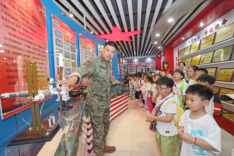 少年儿童心向党黄鹤鸣摄(1)(3679636)-20250804102001_副本.jpg
